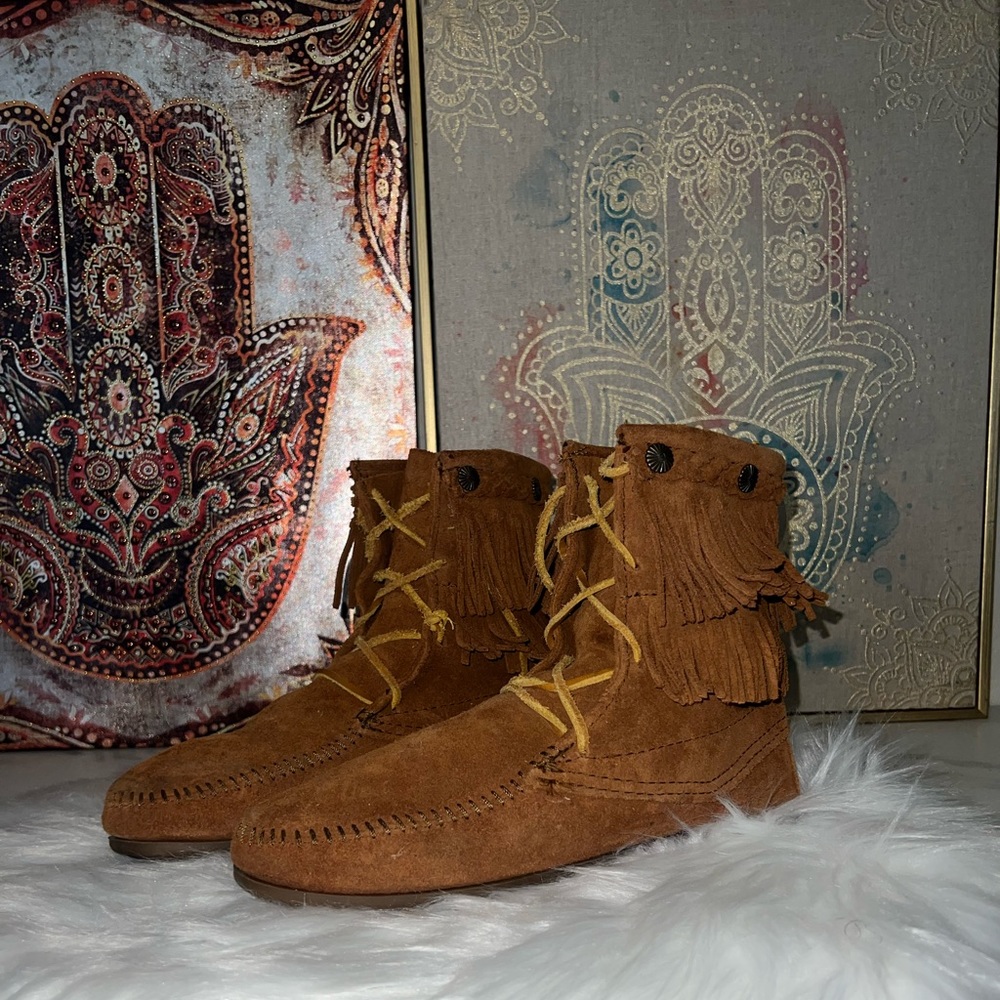 MINNETONKA TRAMPER BOOTIE Sz 8